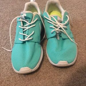 Custom mint Nike tennis shoes- LOOK NEW